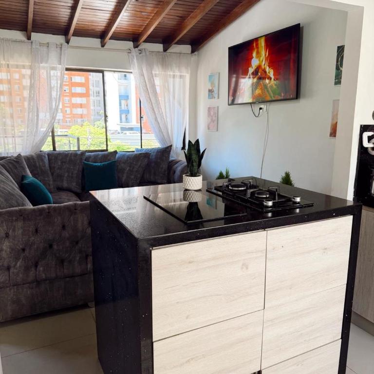 Apartamento amplio para grupos, a pasos del Estadio Atanasio - Laureles - Three-Bedroom Apartment - 8