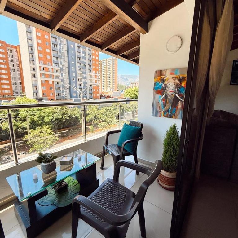 Apartamento amplio para grupos, a pasos del Estadio Atanasio - Laureles - Three-Bedroom Apartment - 15