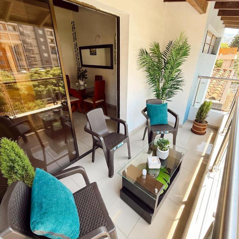 Apartamento amplio para grupos, a pasos del Estadio Atanasio - Laureles - Three-Bedroom Apartment - 20