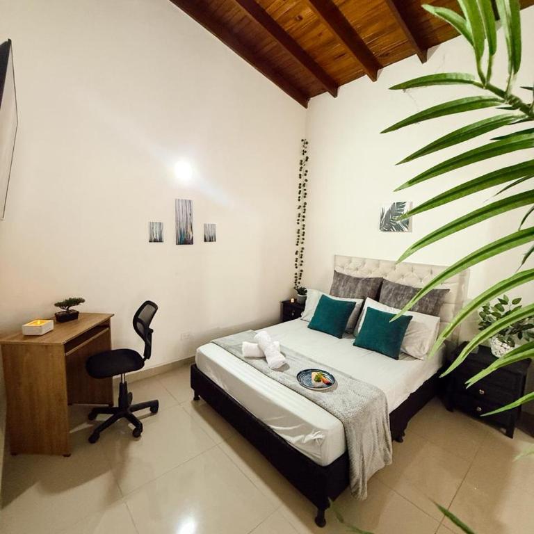 Apartamento amplio para grupos, a pasos del Estadio Atanasio - Laureles - Three-Bedroom Apartment - 21