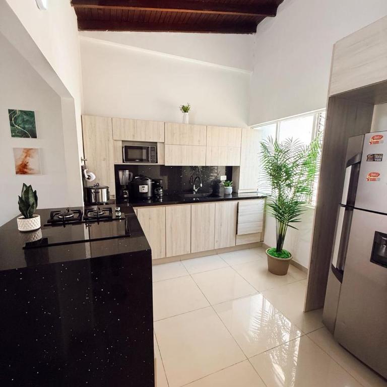 Apartamento amplio para grupos, a pasos del Estadio Atanasio - Laureles - Three-Bedroom Apartment - 25