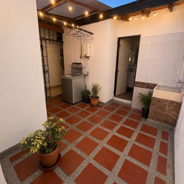 Apartamento amplio para grupos, a pasos del Estadio Atanasio - Laureles - Three-Bedroom Apartment - 32