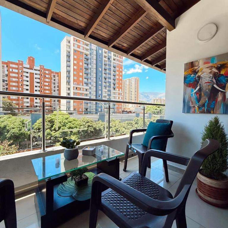 Apartamento amplio para grupos, a pasos del Estadio Atanasio - Laureles - Three-Bedroom Apartment - 34