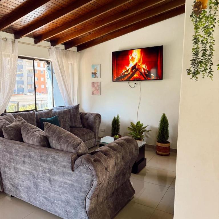 Apartamento amplio para grupos, a pasos del Estadio Atanasio - Laureles - Three-Bedroom Apartment - 35