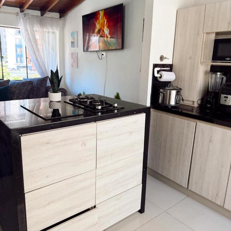 Apartamento amplio para grupos, a pasos del Estadio Atanasio - Laureles - Three-Bedroom Apartment - 36