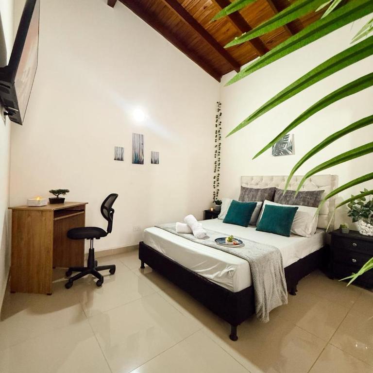 Apartamento amplio para grupos, a pasos del Estadio Atanasio - Laureles - Three-Bedroom Apartment - 39