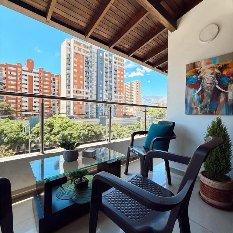 Apartamento amplio para grupos, a pasos del Estadio Atanasio - Laureles - Three-Bedroom Apartment - 47