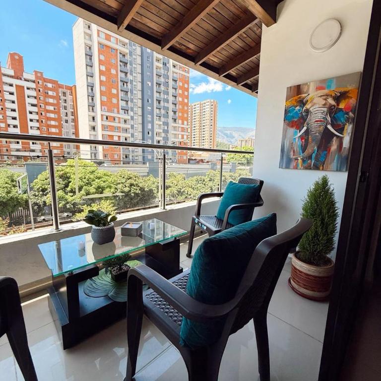 Apartamento amplio para grupos, a pasos del Estadio Atanasio - Laureles - Three-Bedroom Apartment - 49