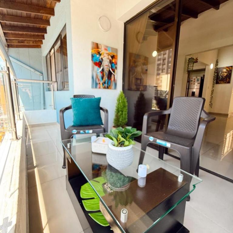 Apartamento amplio para grupos, a pasos del Estadio Atanasio - Laureles - Three-Bedroom Apartment - 53