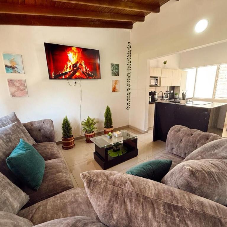 Apartamento amplio para grupos, a pasos del Estadio Atanasio - Laureles - Three-Bedroom Apartment - 59
