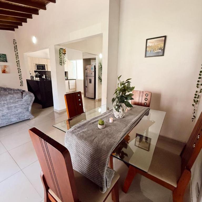 Apartamento amplio para grupos, a pasos del Estadio Atanasio - Laureles - Three-Bedroom Apartment - 62