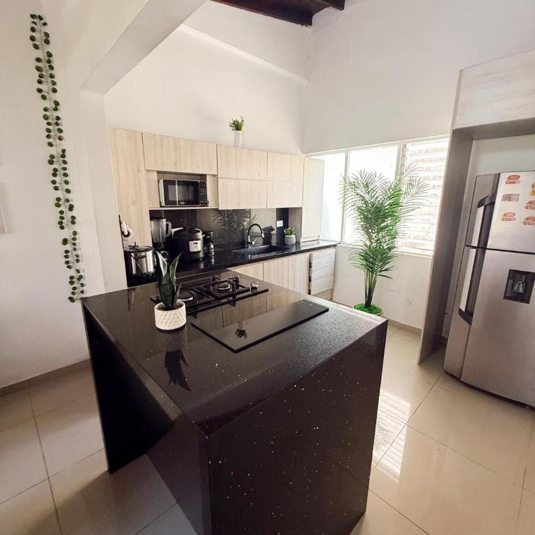 Apartamento amplio para grupos, a pasos del Estadio Atanasio - Laureles - Three-Bedroom Apartment - 87