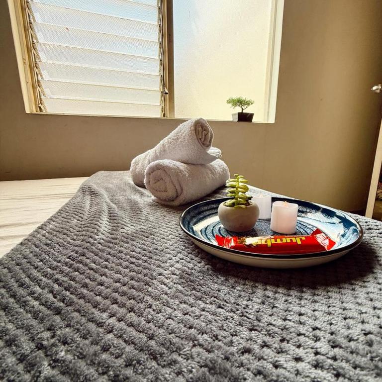 Apartamento amplio para grupos, a pasos del Estadio Atanasio - Laureles - Three-Bedroom Apartment - 96