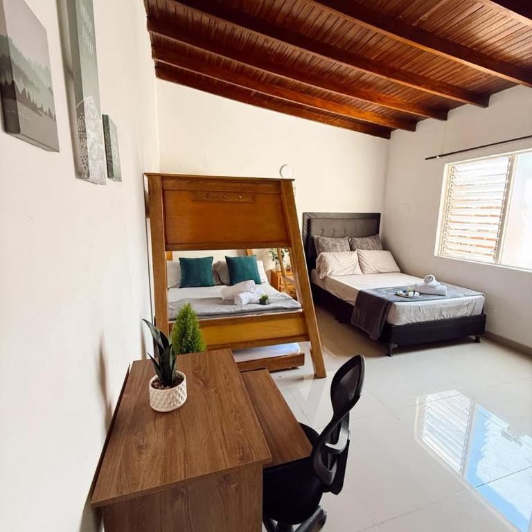 Apartamento amplio para grupos, a pasos del Estadio Atanasio - Laureles - Three-Bedroom Apartment - 98