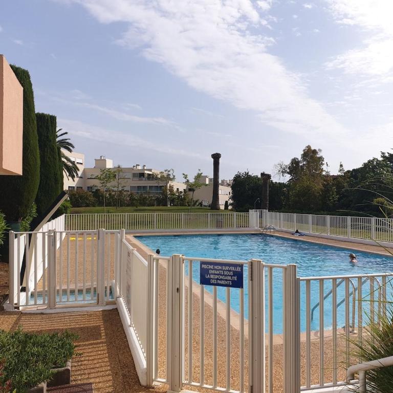 Superbe appartement en résidence avec piscine - Appartement 3 Chambres - 2