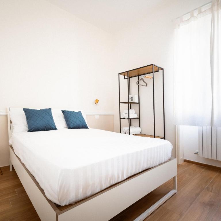 Aura Suites Lecce - Appartamento Deluxe con 2 Camere da Letto e Balcone - 5