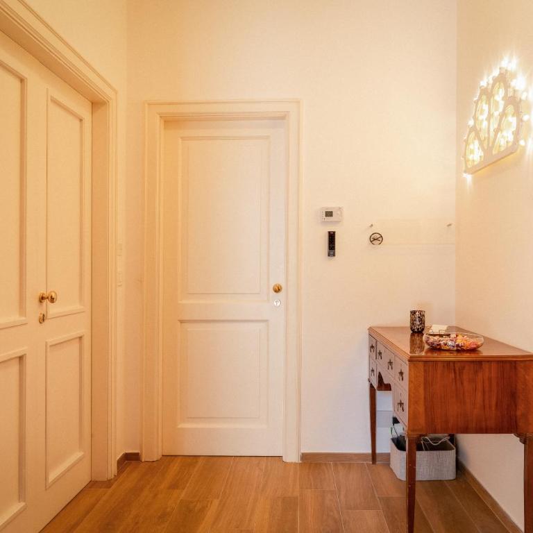 Aura Suites Lecce - Appartamento Deluxe con 2 Camere da Letto e Balcone - 8