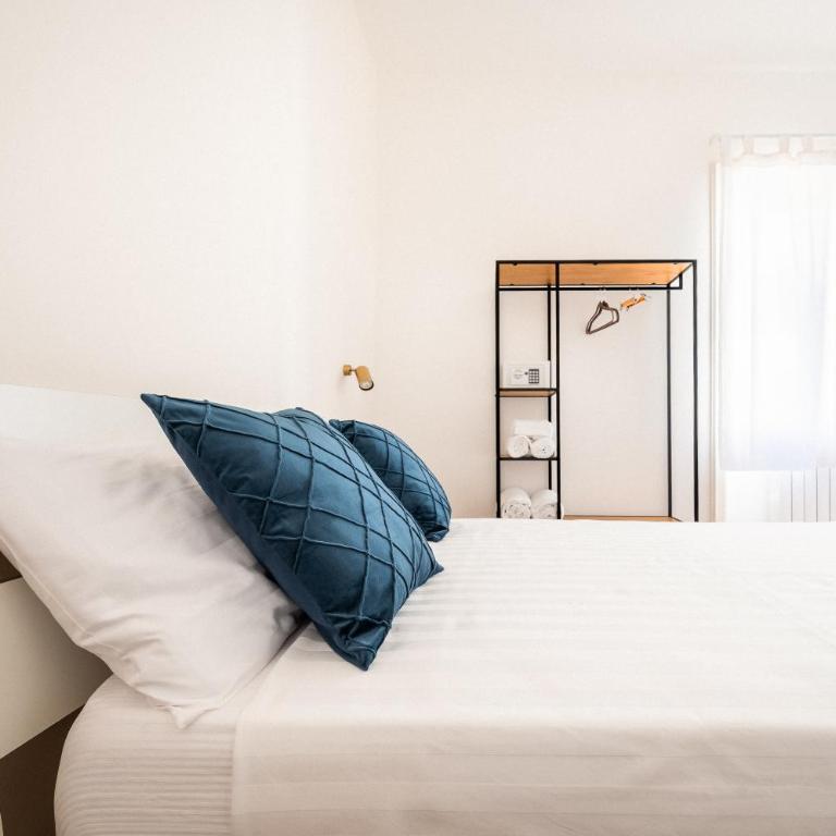 Aura Suites Lecce - Appartamento Deluxe con 2 Camere da Letto e Balcone - 20