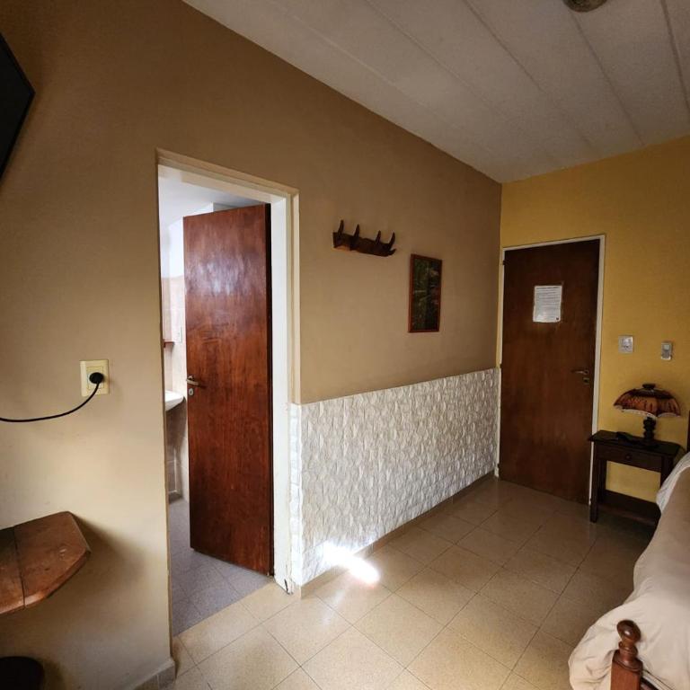 Hotel America - Habitación Individual con baño privado - 1