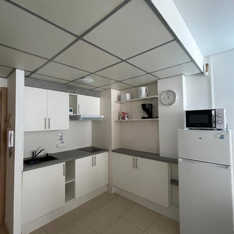 Cozy Apartment with Pool at 5 Min to Beach - Appartamento con 2 Camere da Letto e Vista Piscina - 8