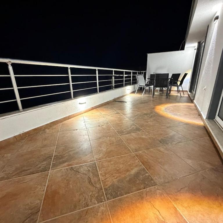 Modern Marble Penthouse Pinjesh, Ulcinj - Apartman sa 2 Spavaće Sobe i Terasom - 10