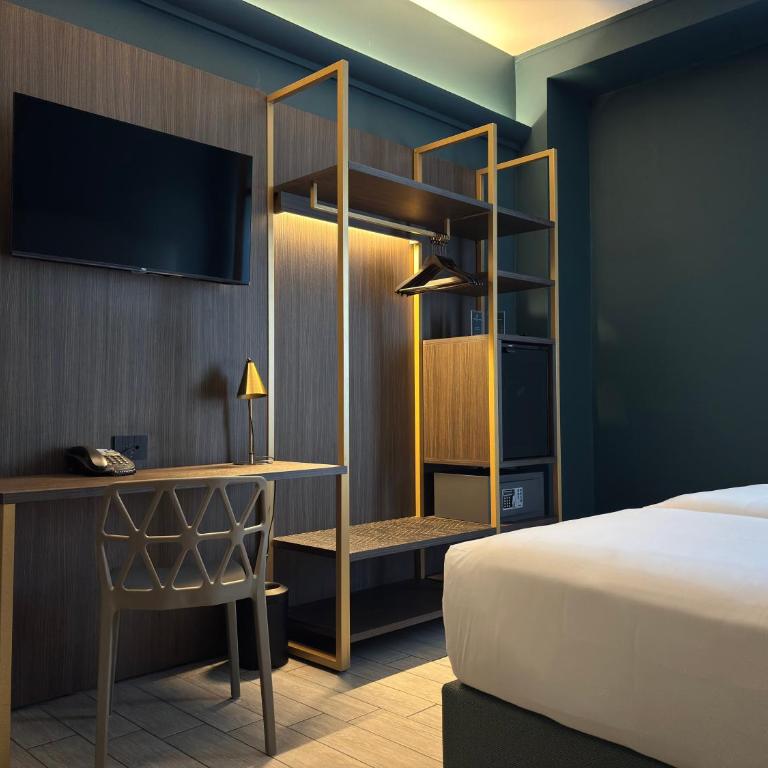 AV Hotel Milano - Camera Tripla - 5