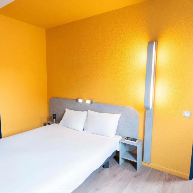 ibis budget Paris Porte de Vincennes - Chambre pour Personnes à Mobilité Réduite avec Lit Queen-Size Adapté - 2