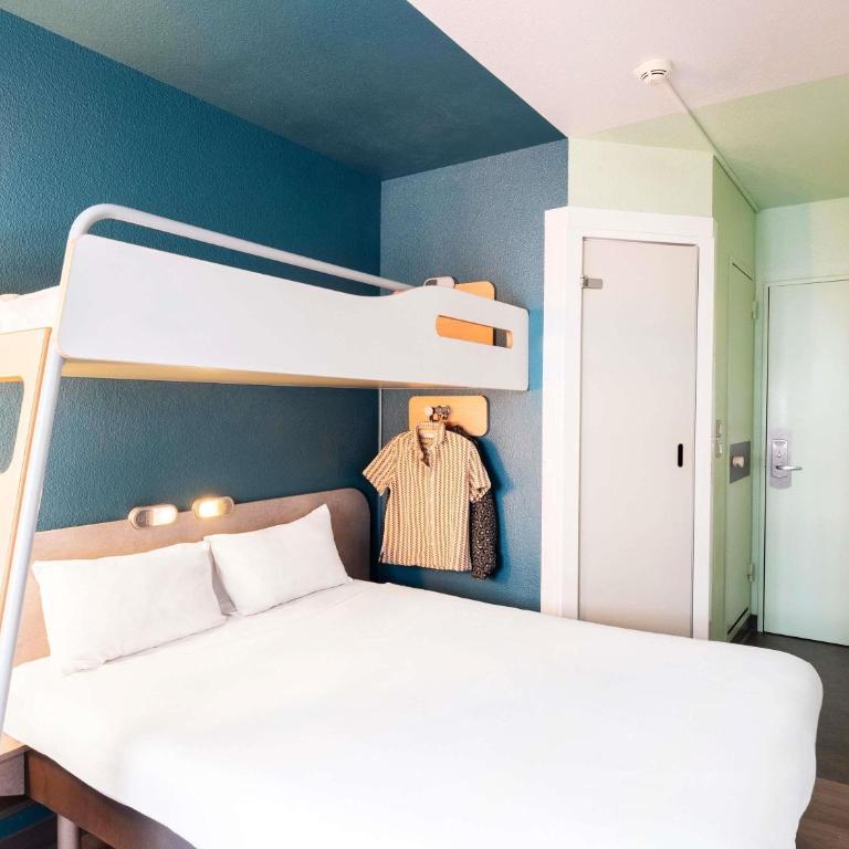 ibis budget Paris Porte de Vincennes - Chambre Triple avec 1 Lit Double et 1 Lit Superposé - 4