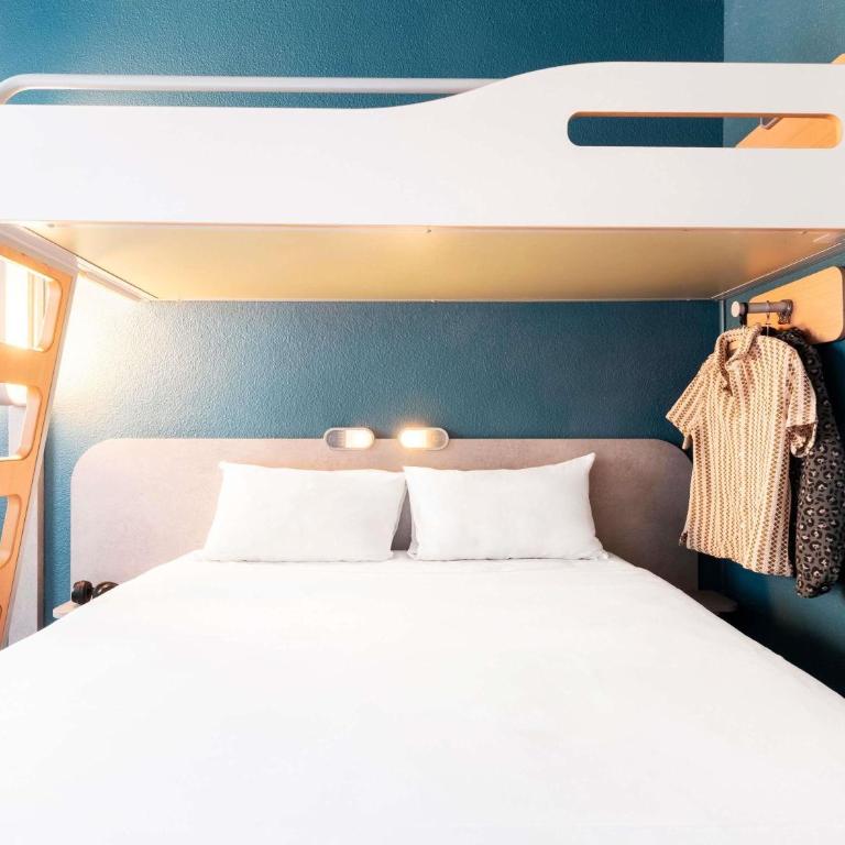 ibis budget Paris Porte de Vincennes - Chambre Triple avec 1 Lit Double et 1 Lit Superposé - 5