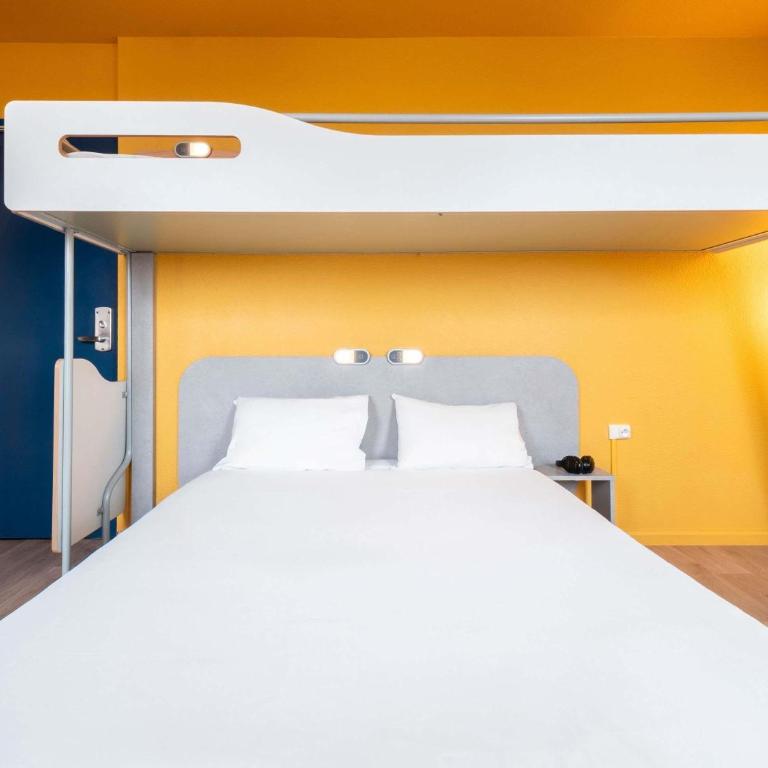 ibis budget Paris Porte de Vincennes - Chambre Lit King-Size pour Personnes à Mobilité Réduite - 4