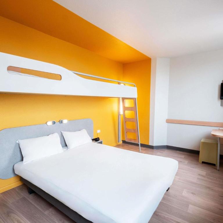 ibis budget Paris Porte de Vincennes - Chambre Lit King-Size pour Personnes à Mobilité Réduite - 6