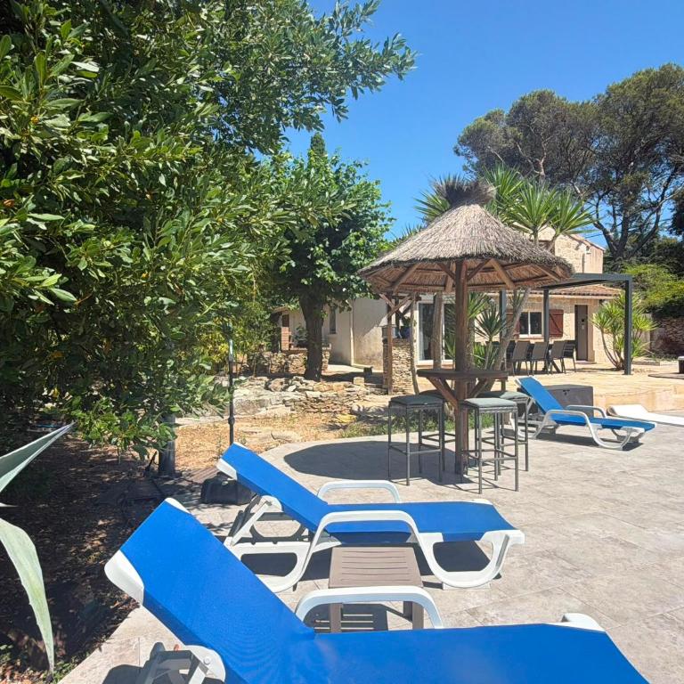 Villa de standing avec piscine à débordement, jacuzzi et jardin à 5 min du centre de Nîmes - Villa con 3 Camere da Letto - 57