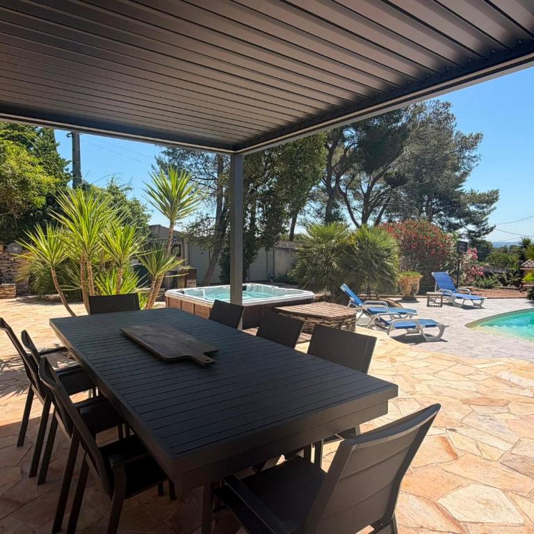 Villa de standing avec piscine à débordement, jacuzzi et jardin à 5 min du centre de Nîmes - Villa con 3 Camere da Letto - 58