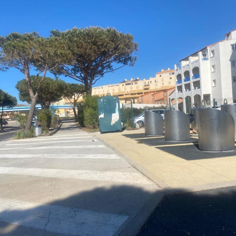 studio cosy avec terrasse à 80m de la plage - Apartment mit 1 Schlafzimmer - 7