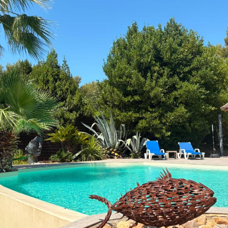 Villa de standing avec piscine à débordement, jacuzzi et jardin à 5 min du centre de Nîmes - Villa con 3 Camere da Letto - 59