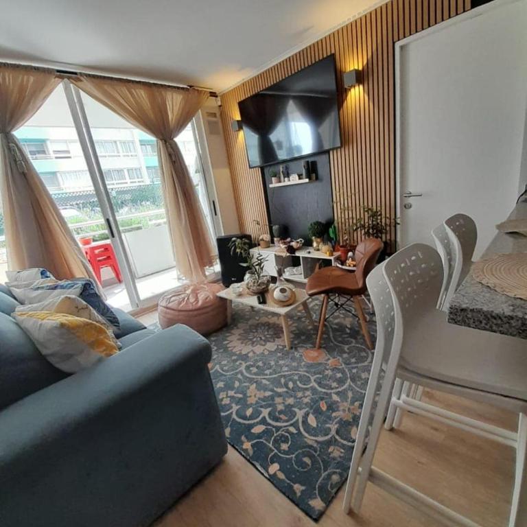 Large Urban Oasis Balcony y Parking y Metro L2 y L4A - Two-Bedroom Apartment - 2