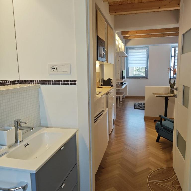 EKK Boutique Rooms Camere eleganti nel cuore di San Benedetto del Tronto - Camera Matrimoniale con Bagno Privato - 5