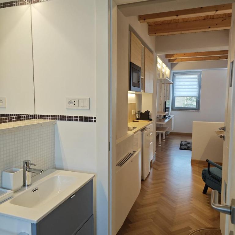 EKK Boutique Rooms Camere eleganti nel cuore di San Benedetto del Tronto - Camera Matrimoniale con Bagno Privato - 13