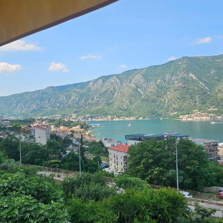 Apartment Milos - Apartment mit 2 Schlafzimmern, Terrasse und Meerblick - 1