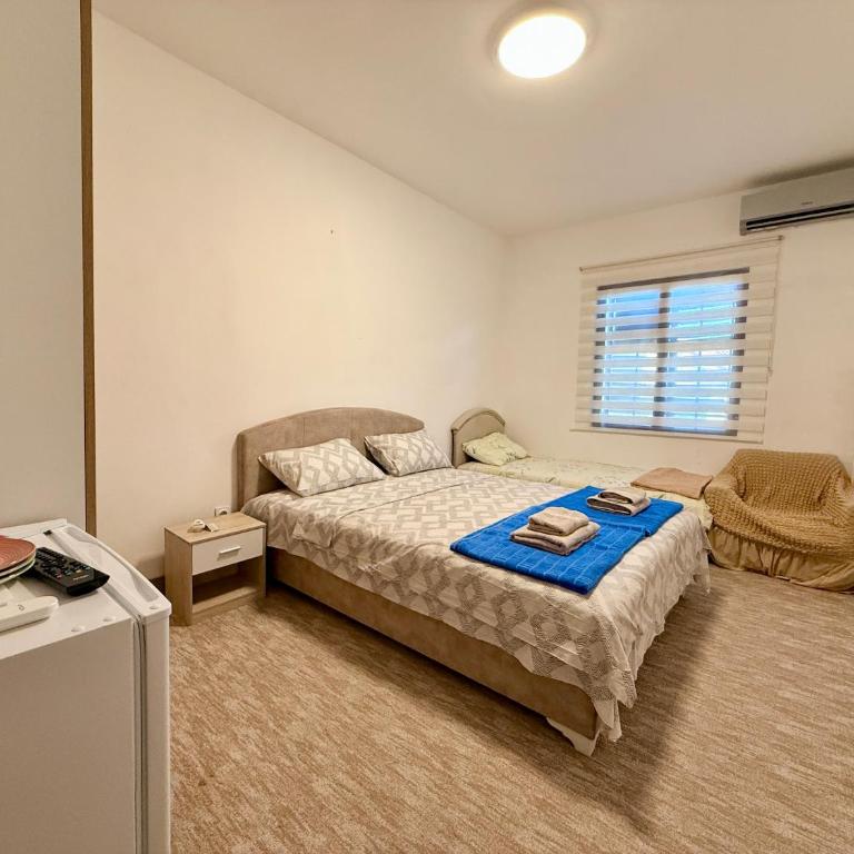 Sobe Baosici Marina - Economy Trokrevetna Soba sa Zajedničkim Kupatilom - 9