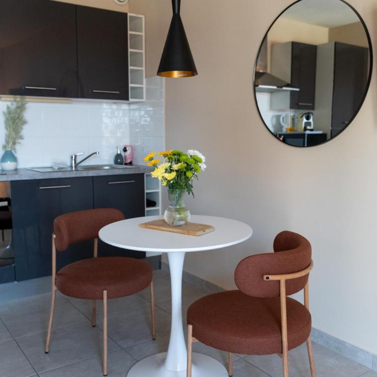 Casa Californie Terrace & Beach - One-Bedroom Apartment - 4