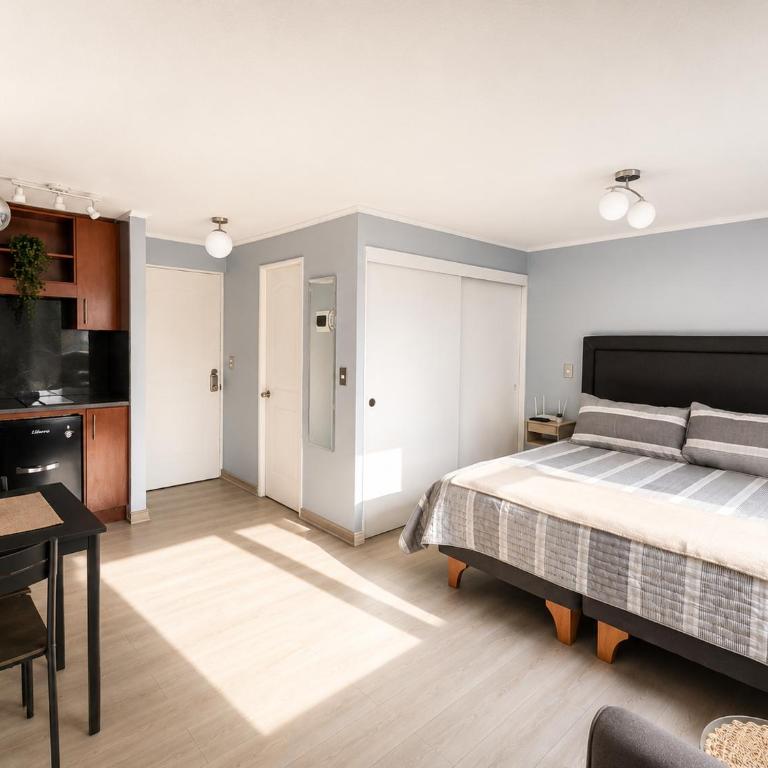 King Bed + Parking | Barrio Italia - One-Bedroom Apartment - 4