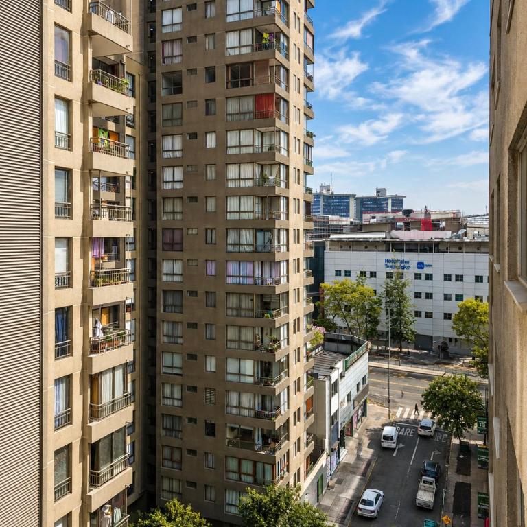 King Bed + Parking | Barrio Italia - One-Bedroom Apartment - 10