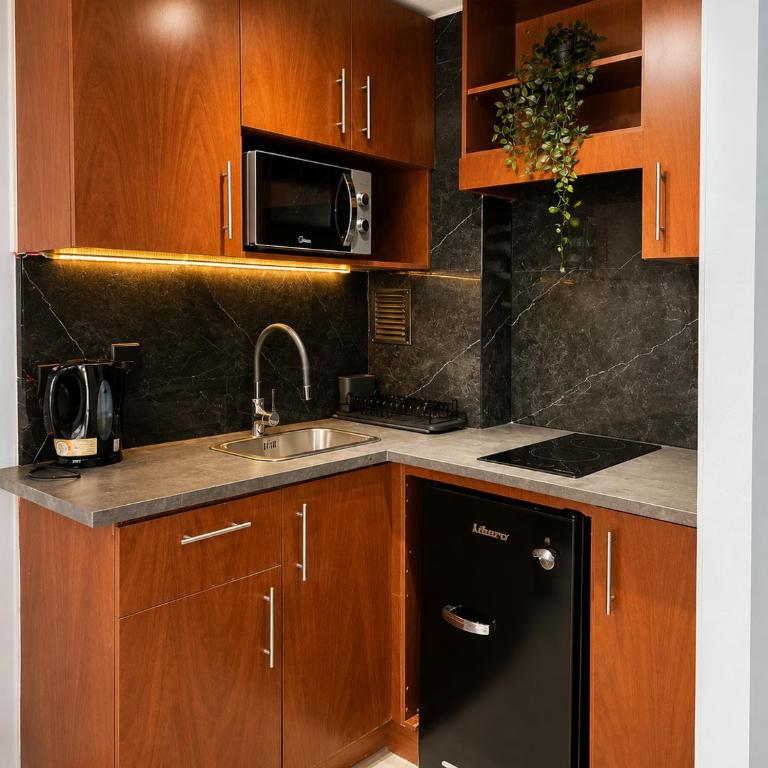 King Bed + Parking | Barrio Italia - One-Bedroom Apartment - 3