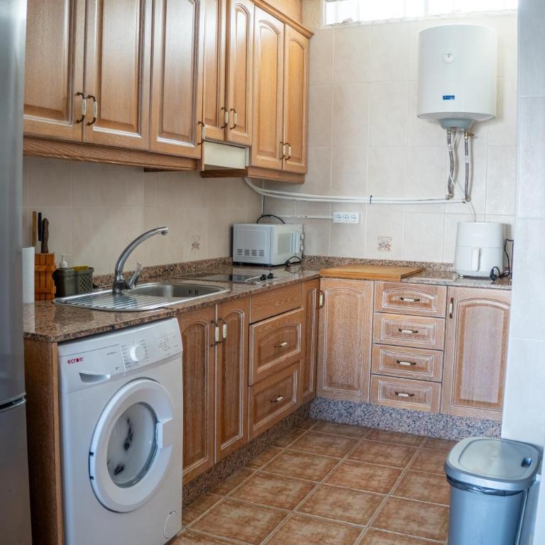 Bungalow and extra independent studio if more than 6 people - Three-Bedroom Home - 7