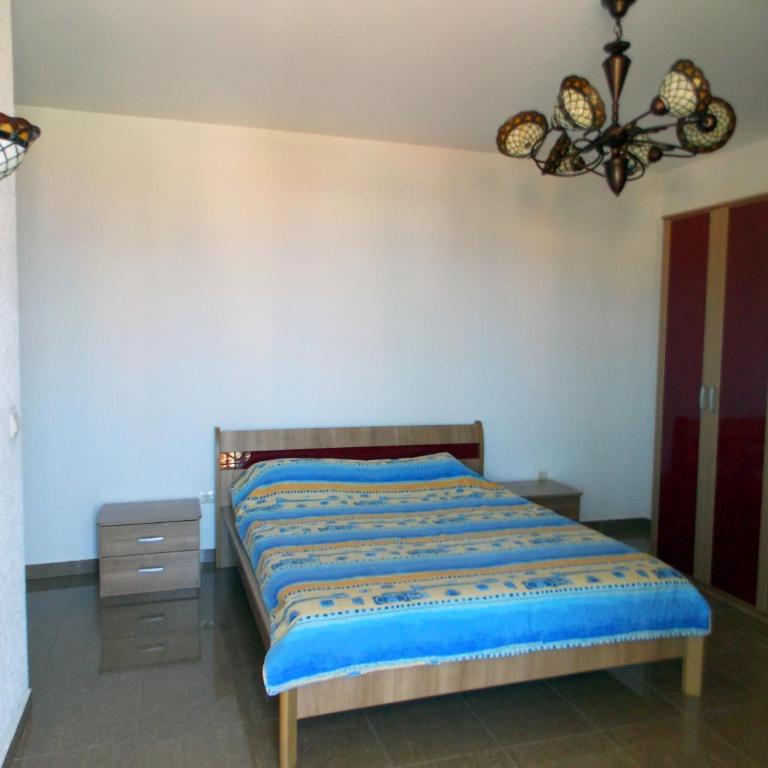 Villa Petrovac Guesthouse Rooms - Deluxe Triple Room with Sea View - 9