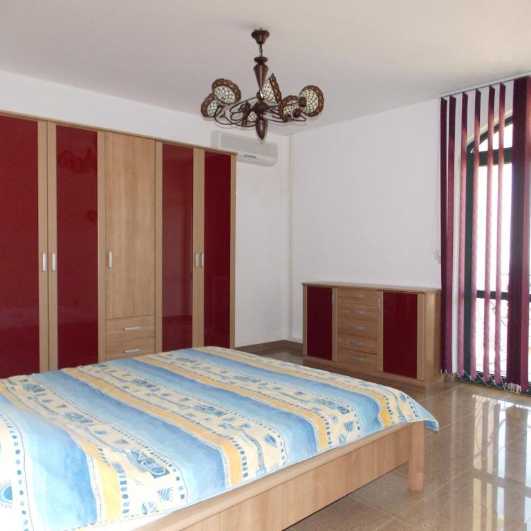 Villa Petrovac Guesthouse Rooms - Deluxe Triple Room with Sea View - 12