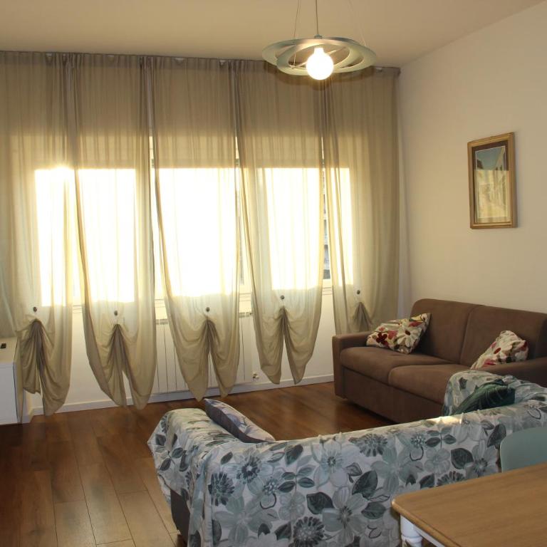 MyHome YourHome Trilocale con balcone - Appartamento con 2 Camere da Letto - 5
