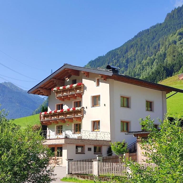 Haus Enzian - Apartment mit 3 Schlafzimmern und Balkon - 1
