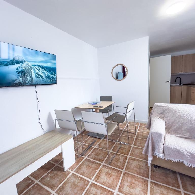 Bungalow and extra independent studio if more than 6 people - Three-Bedroom Home - 60